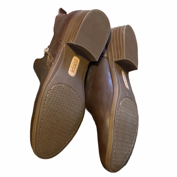 Luca Lane Brown Booties - Picture 5 of 6